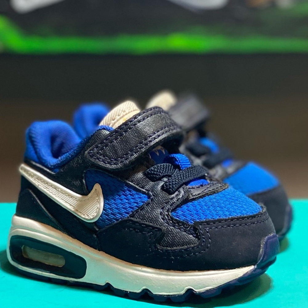 EUC Nike Air Max Sneakers in Blue Black & White Children’s Size 3C